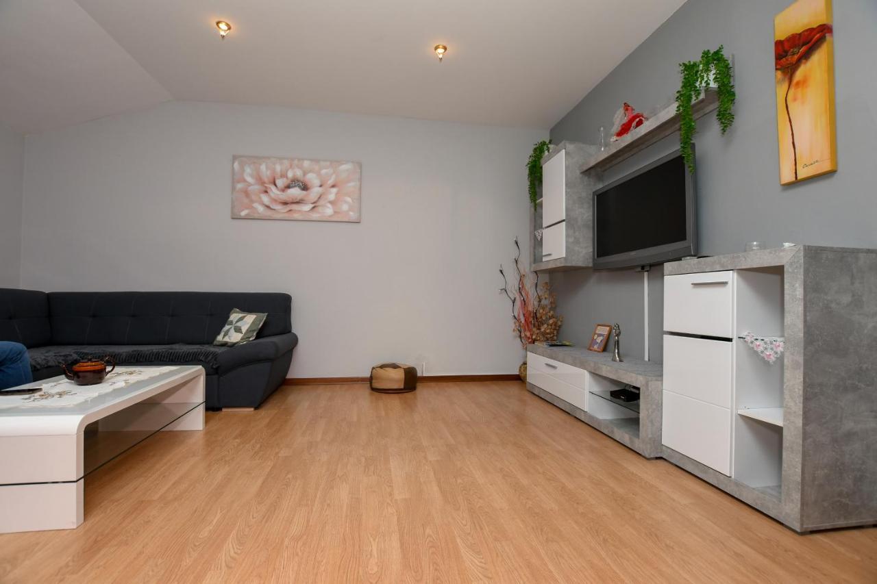 Camelia Apartment